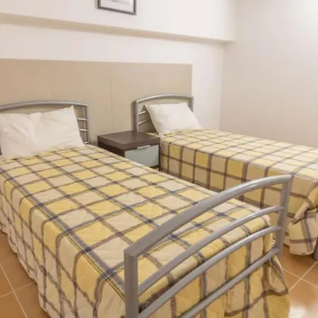 Spacious With Traditional Design Дом отдыха *