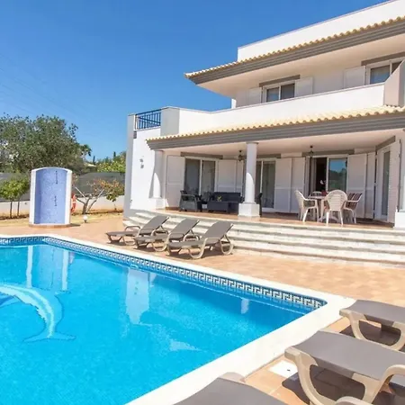 Casa de Férias Spacious With Traditional Design Albufeira